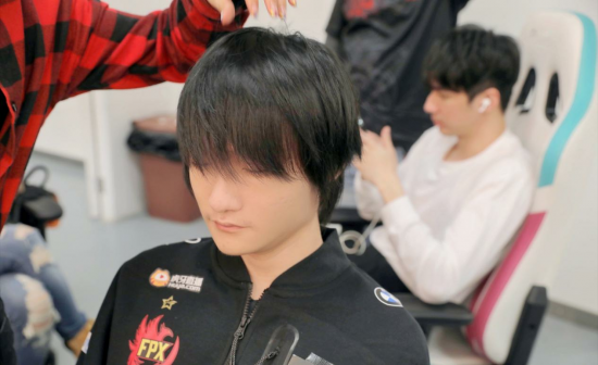 JDG与KSG对决争夺连胜荣耀